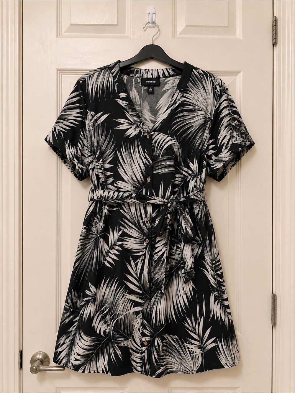 TORRID Rayon Slub Button-Front Collared Dress In Palm Leaves